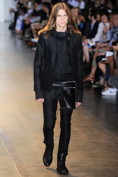 Look 32